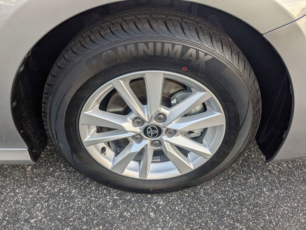 Used 2025 Toyota Camry LE image 11