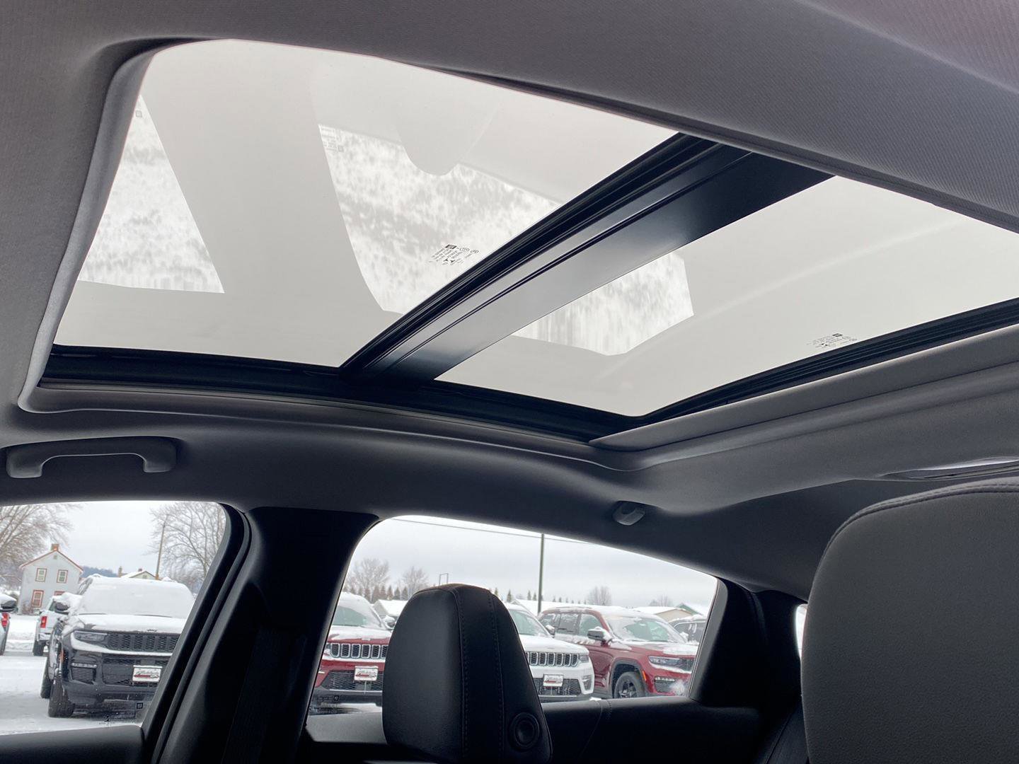 Used 2018 Chevrolet Malibu Premier w/ Premier Sun and Wheel Package image 4