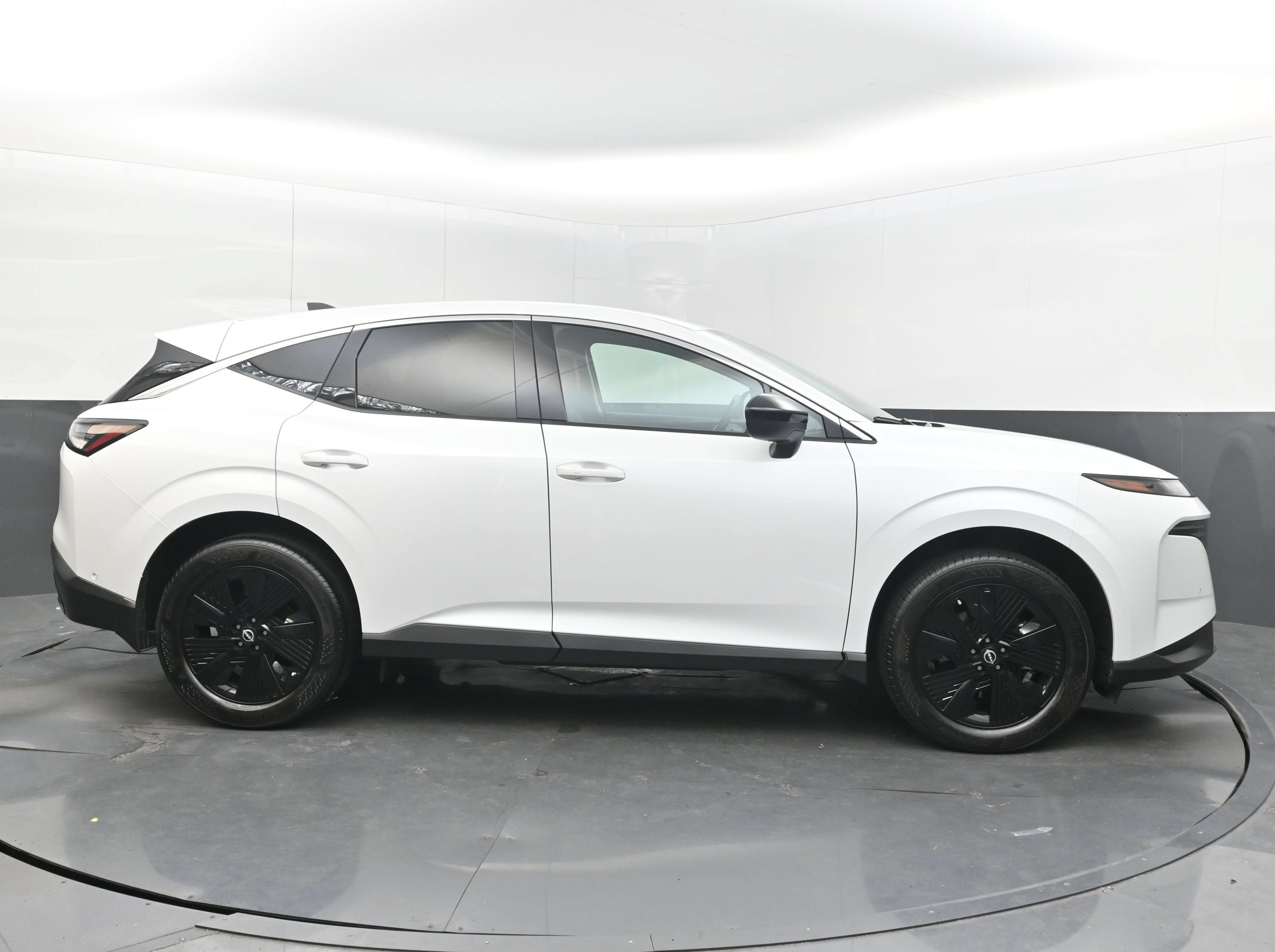 Used 2025 Nissan Murano SV FWD image 10
