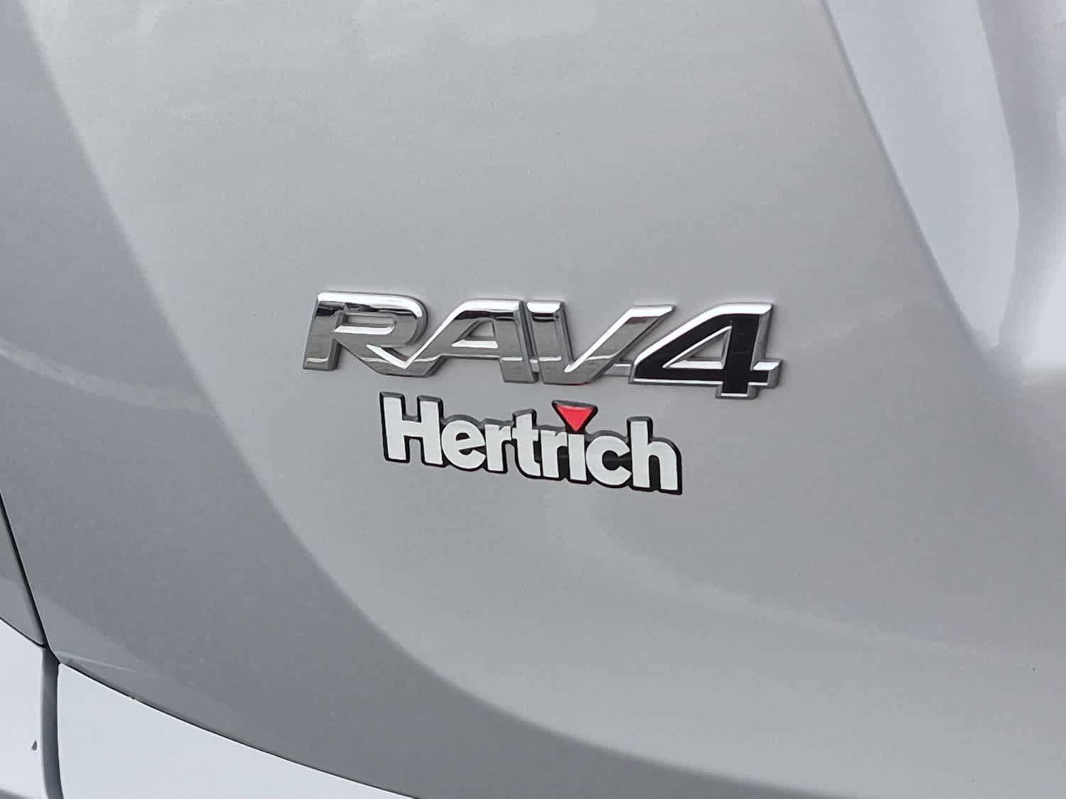Used 2017 Toyota RAV4 XLE w/ All Weather Liner Package AWD/4WD image 20