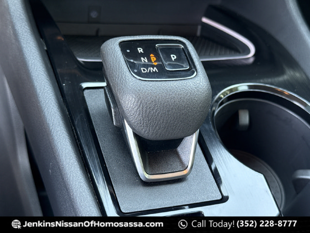 Certified 2025 Nissan Rogue SL FWD image 44