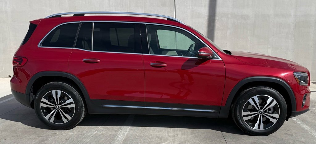 Used 2025 Mercedes-Benz GLB 250 image 3