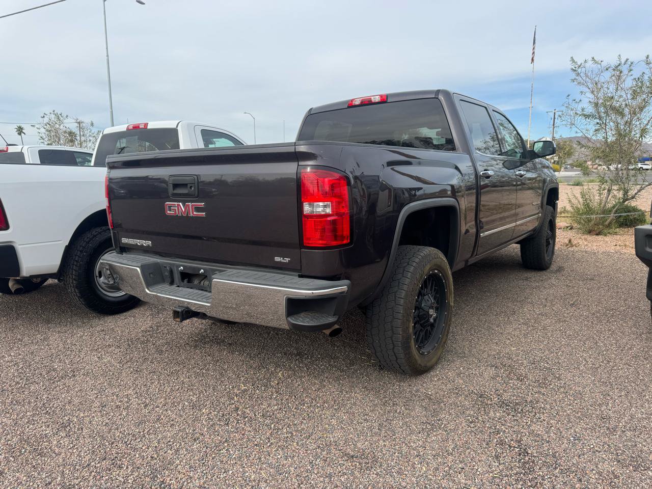 Used 2015 GMC Sierra 1500 SLT w/ SLT Crew Cab Value Package AWD/4WD image 4