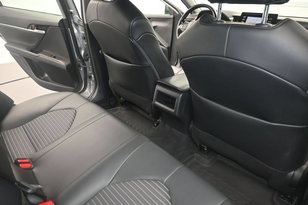 Used 2022 Toyota Camry SE FWD image 12