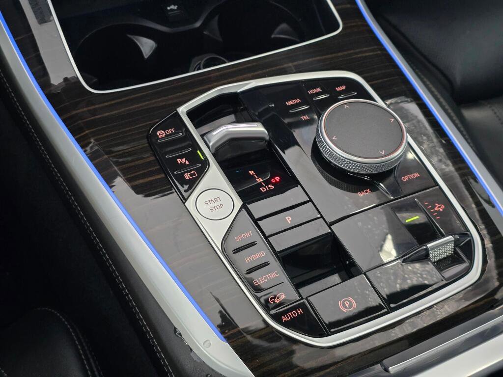 Used 2025 BMW X5 xDrive50e image 36
