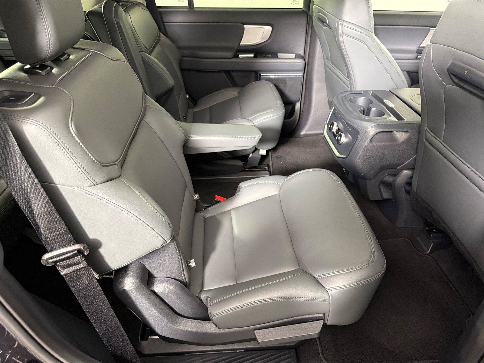Used 2026 Ford Expedition Active RWD image 15