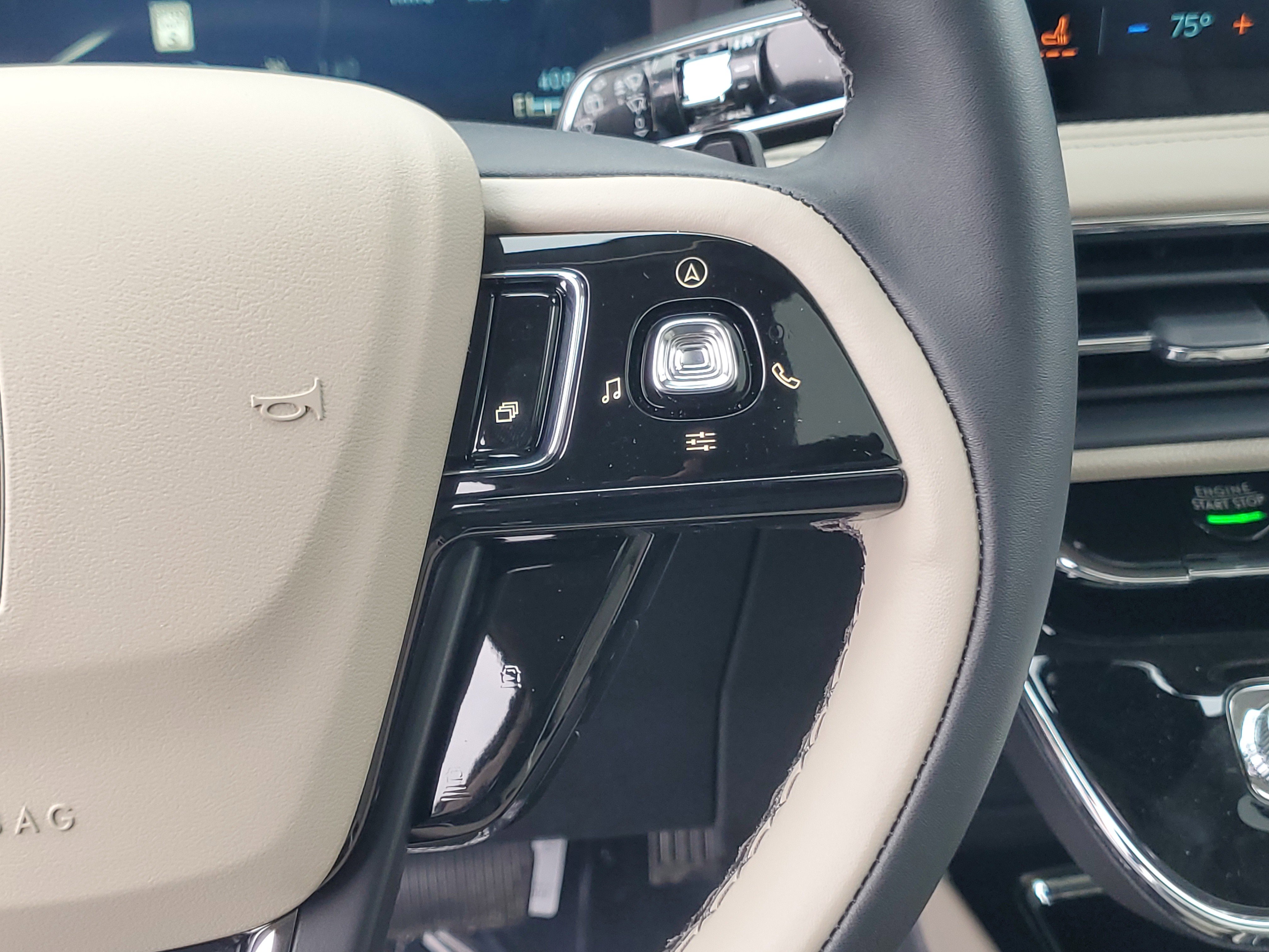 New 2026 Lincoln Corsair Premiere image 18