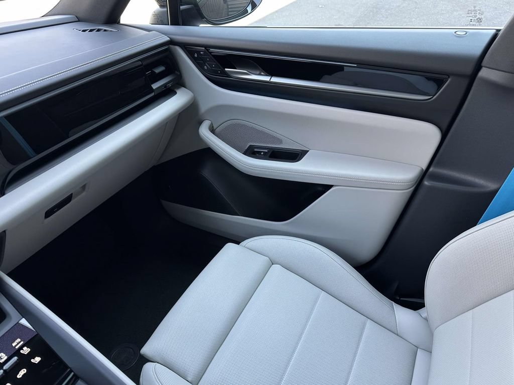 New 2026 Porsche Macan 4 Electric AWD/4WD image 28