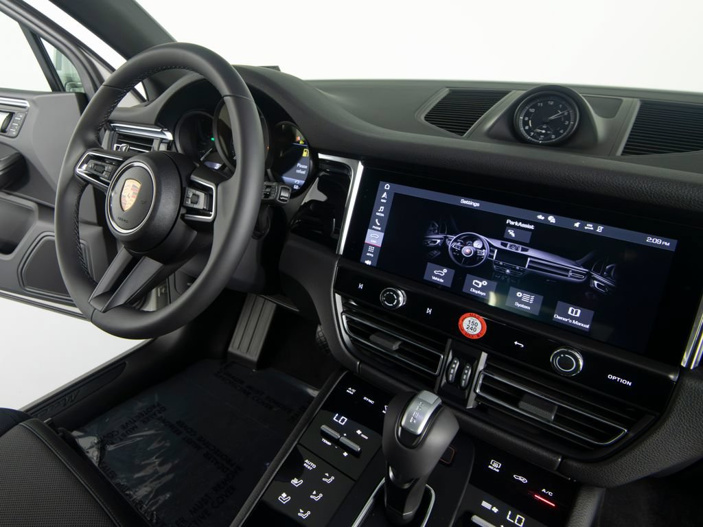 New 2026 Porsche Macan AWD/4WD image 34