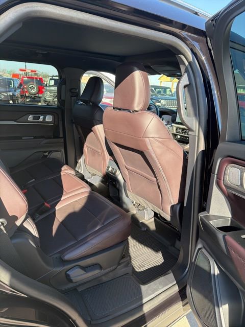 Used 2025 Ford Explorer Platinum image 21