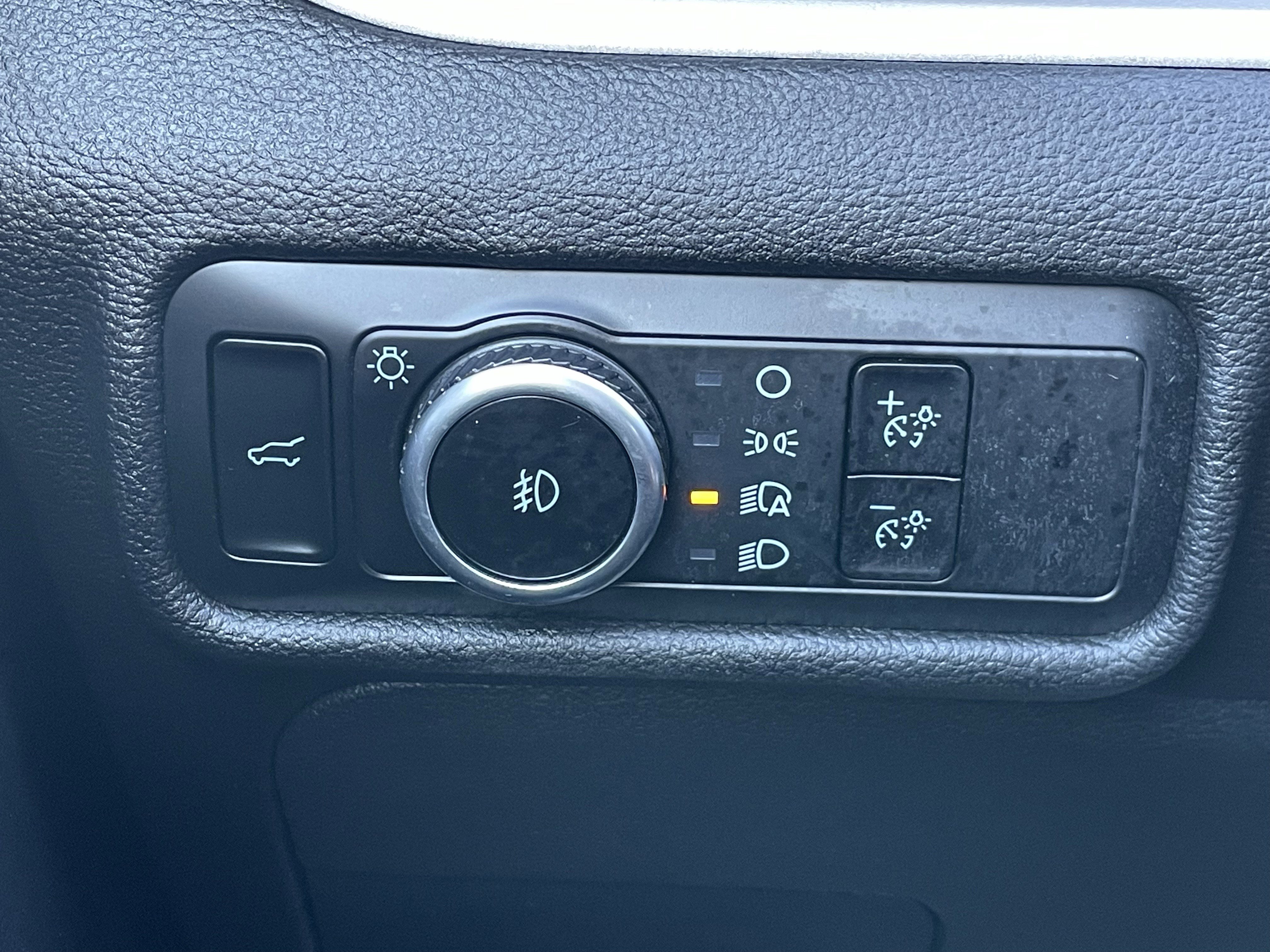 Used 2023 Ford Explorer XLT w/ Equipment Group 202A image 23