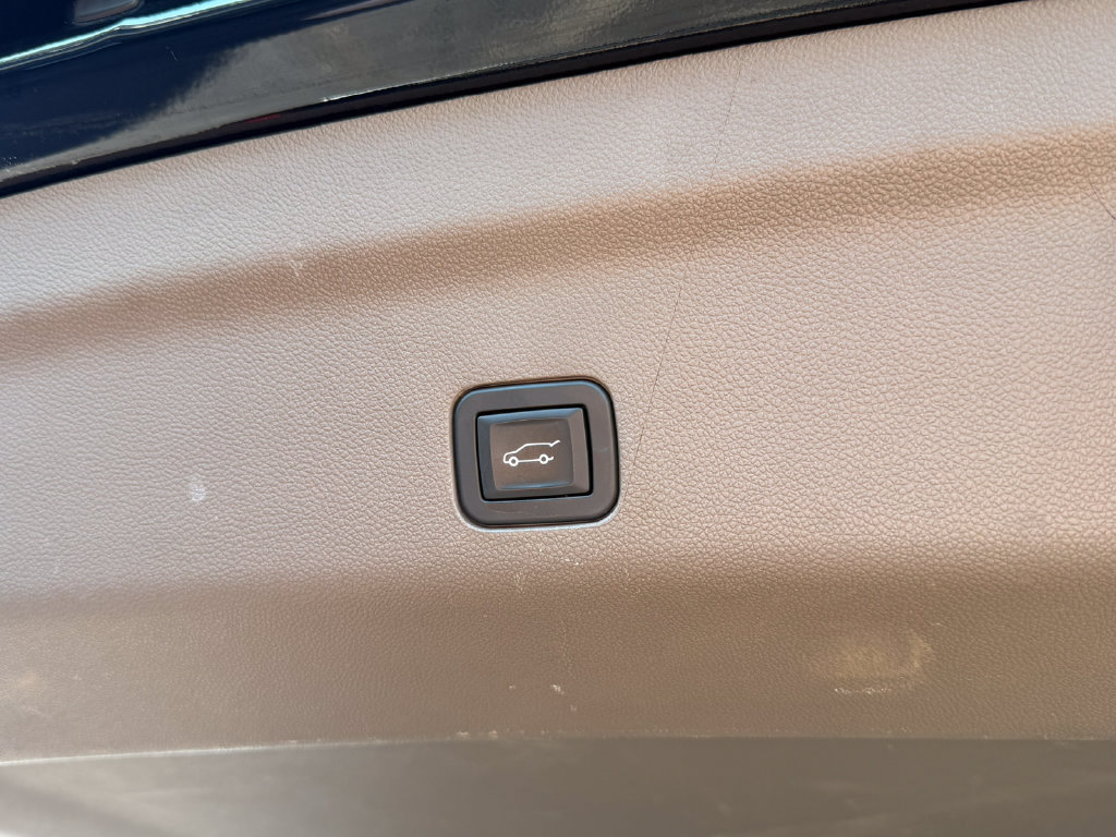 Certified 2023 GMC Yukon Denali AWD/4WD image 11