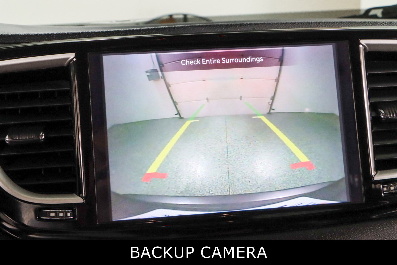 Used 2023 Chrysler Pacifica Touring-L FWD image 18