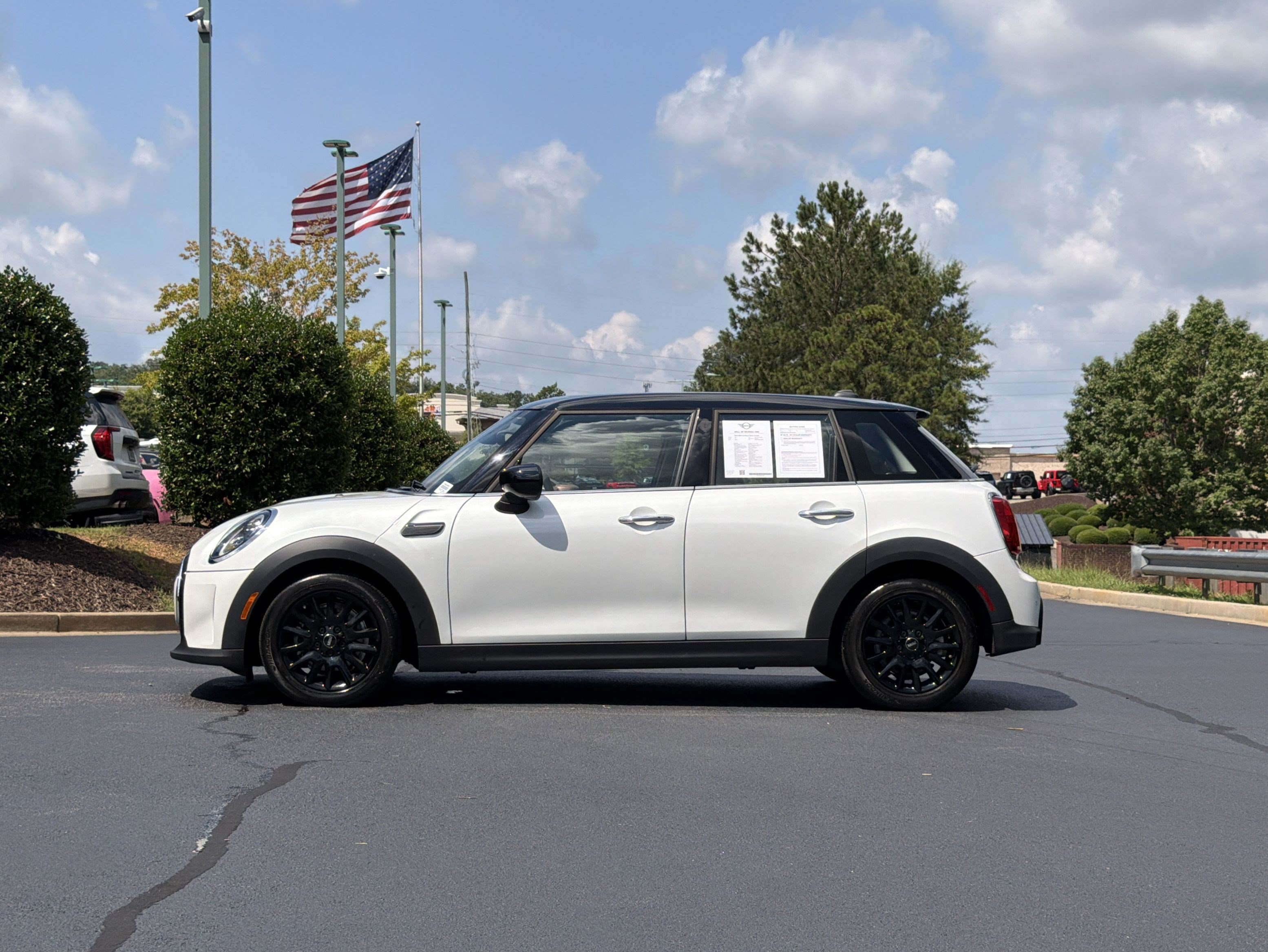 Used 2024 MINI Cooper 4-Door Hardtop FWD image 14
