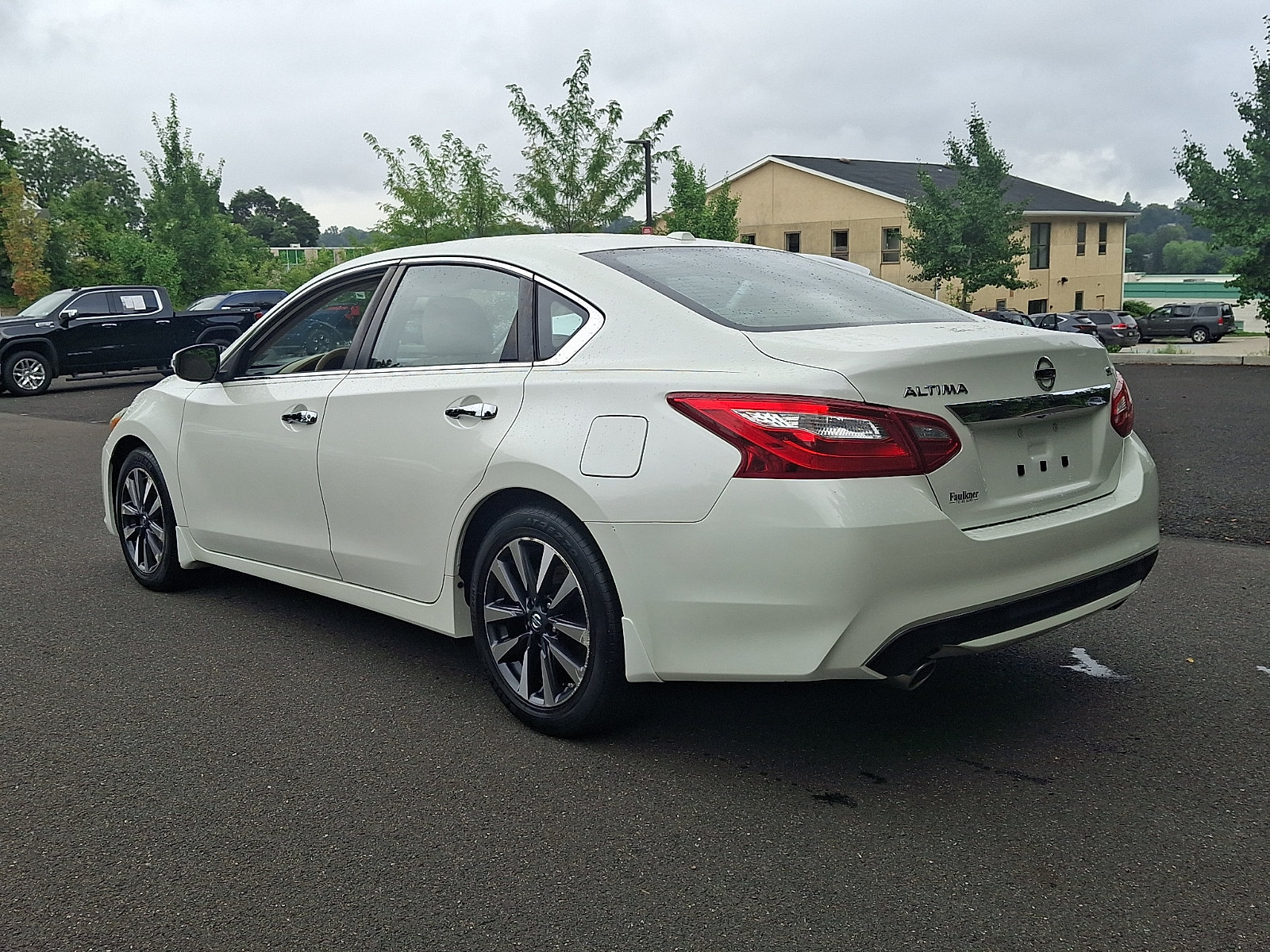 Used 2016 Nissan Altima 2.5 SL w/ 2.5 Technology Package FWD image 4