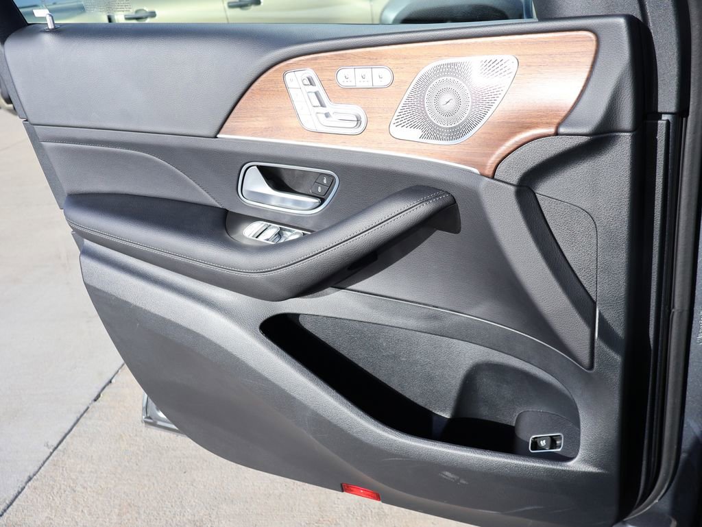 Used 2025 Mercedes-Benz GLS 450 4MATIC image 41