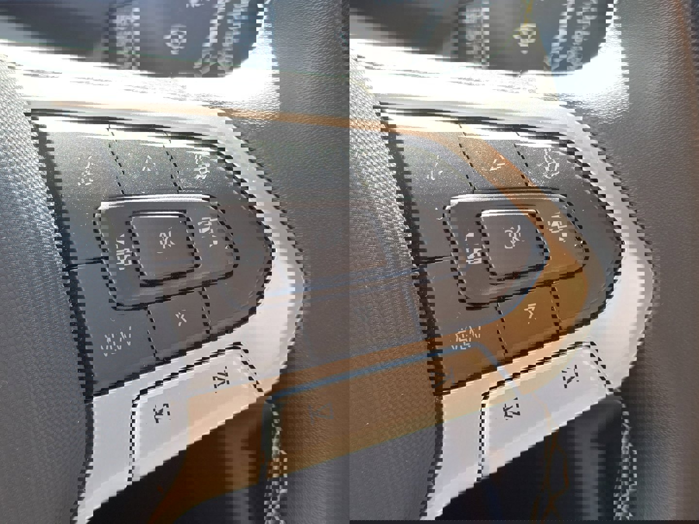 Used 2024 Volkswagen Taos SE image 12