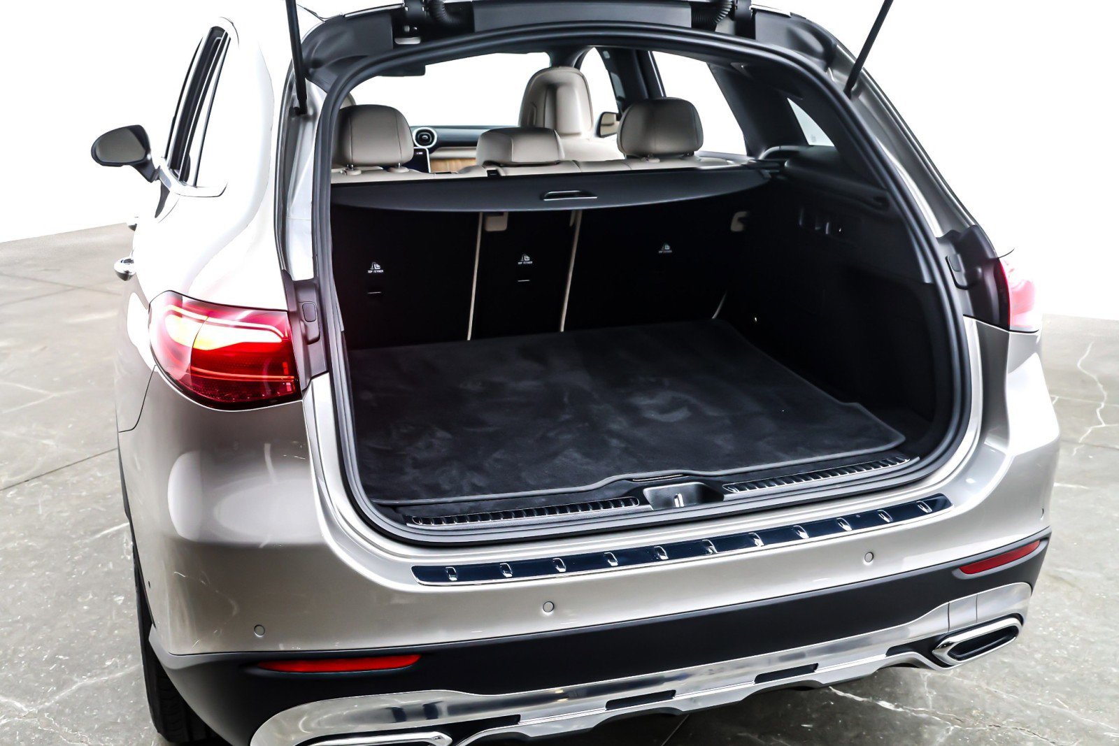 Certified 2023 Mercedes-Benz GLC 300 image 24
