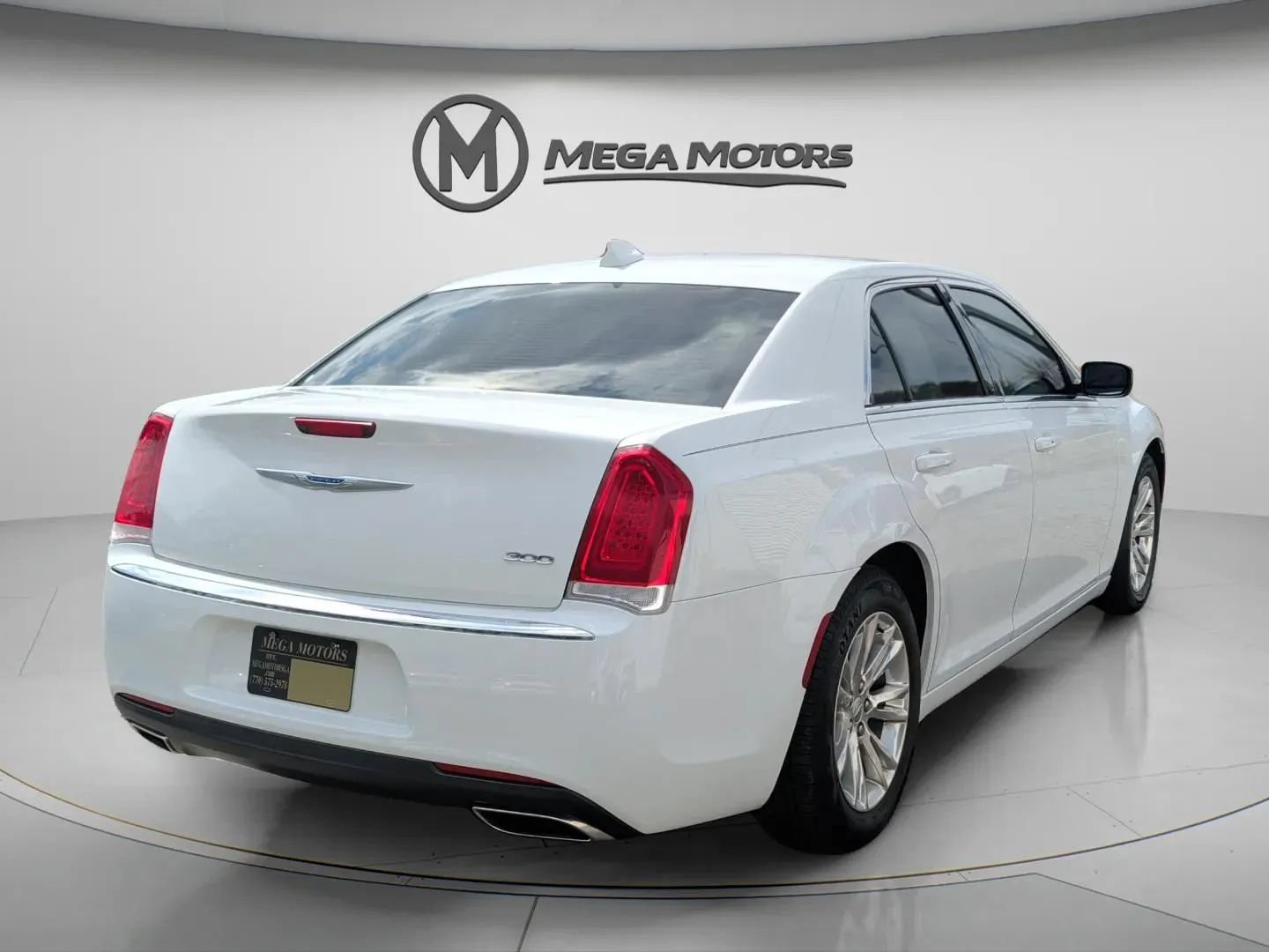 Used 2021 Chrysler 300 Touring w/ Driver Convenience Group RWD image 7