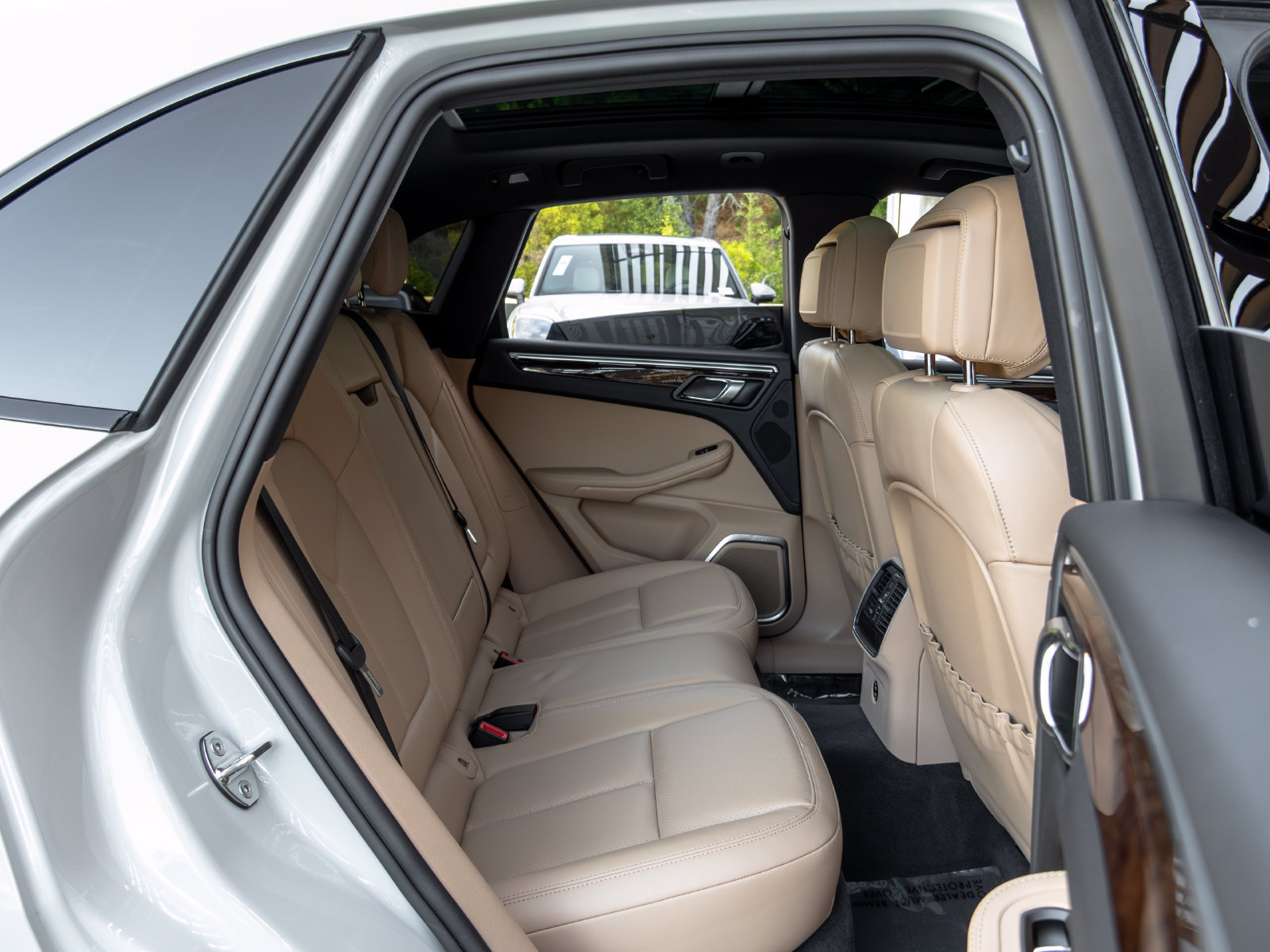 Certified 2023 Porsche Macan S AWD/4WD image 50