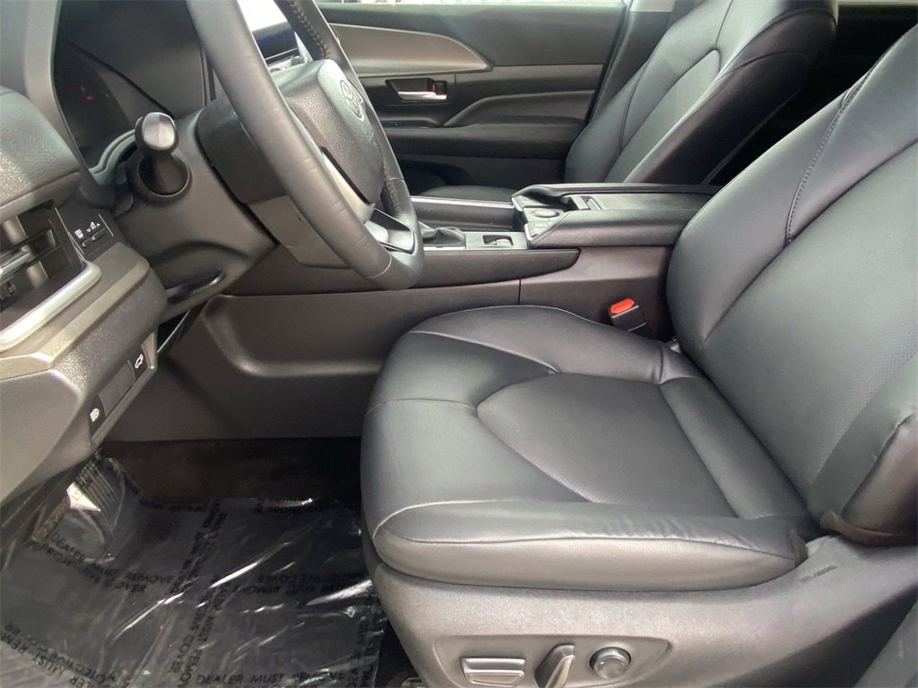 Used 2024 Toyota Grand Highlander XLE image 21