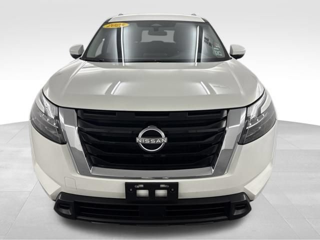 Used 2025 Nissan Pathfinder SV AWD/4WD image 4