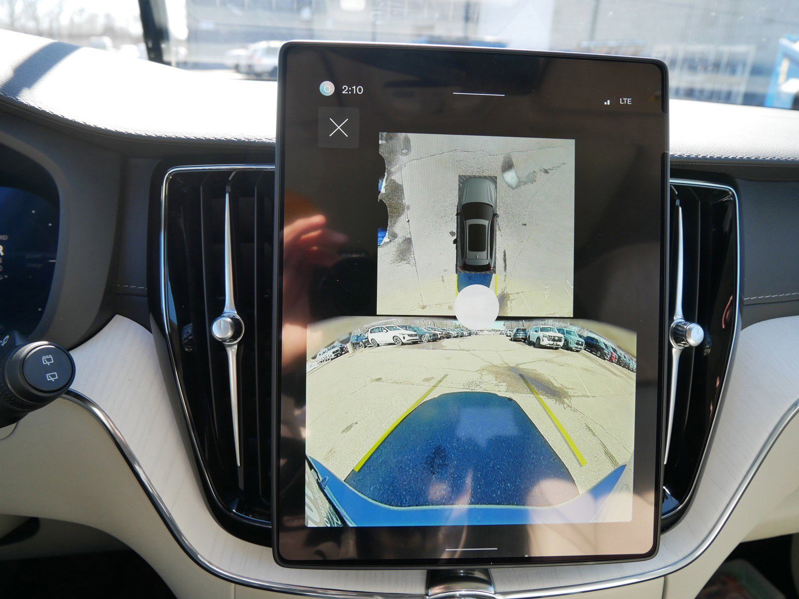 New 2026 Volvo XC60 T8 Ultra w/ Climate Package image 10