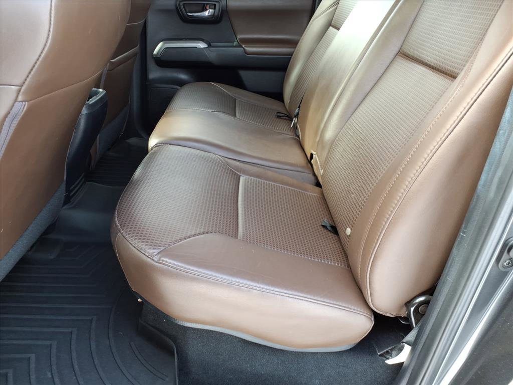Used 2017 Toyota Tacoma Limited image 12