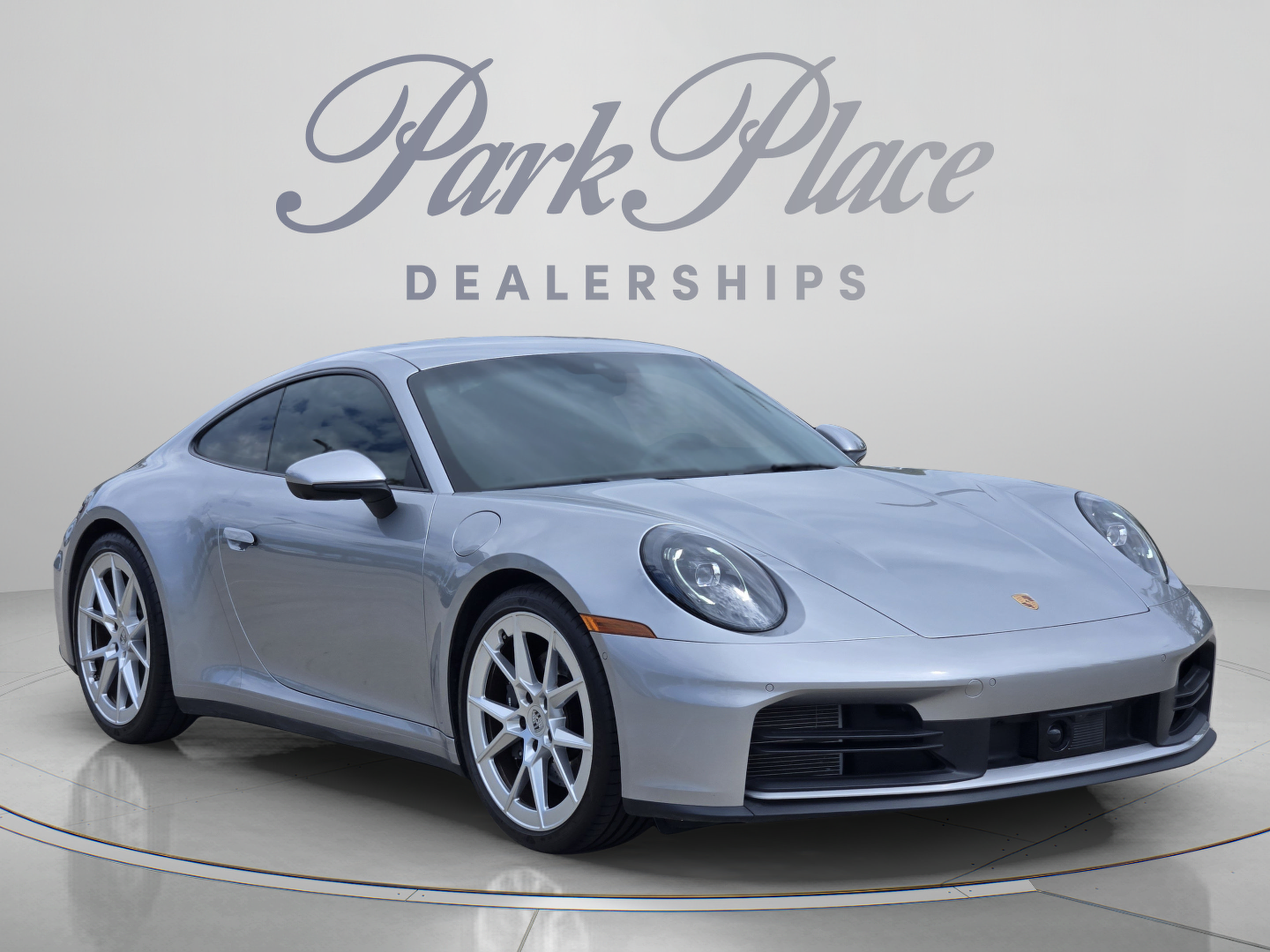 Used 2025 Porsche 911 Carrera RWD image 4