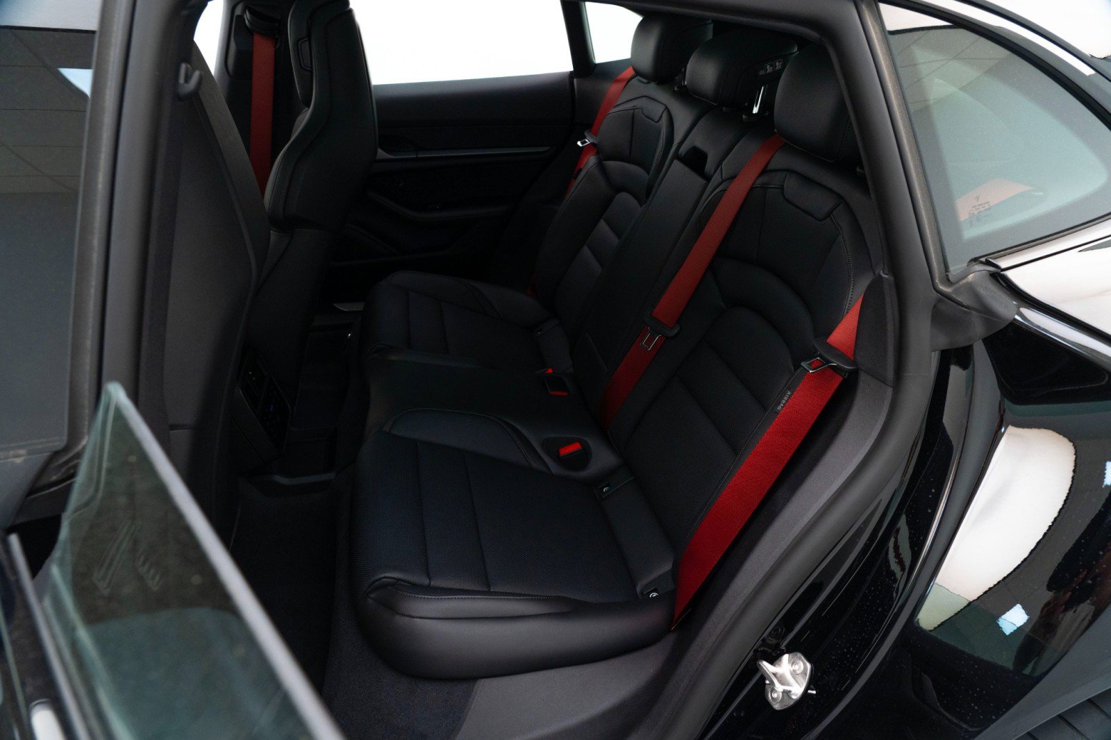 New 2025 Porsche Taycan 4S image 30