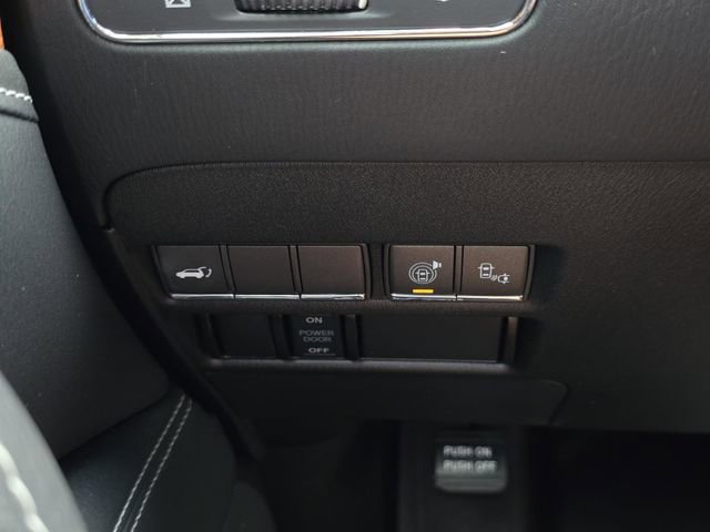 Used 2017 INFINITI QX80 2WD w/ Deluxe Technology Package image 18
