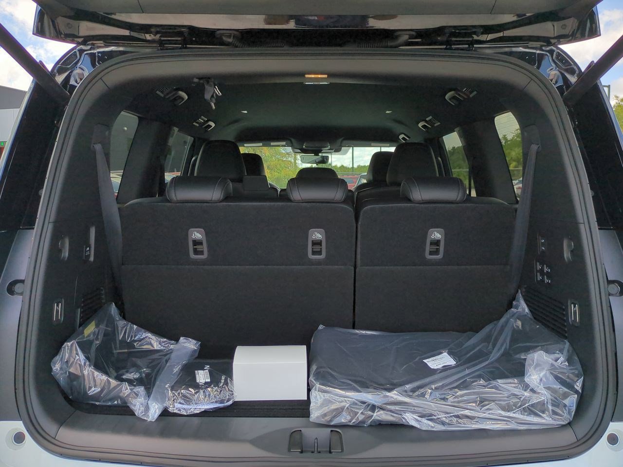 New 2025 Nissan Armada PRO-4X AWD/4WD image 32