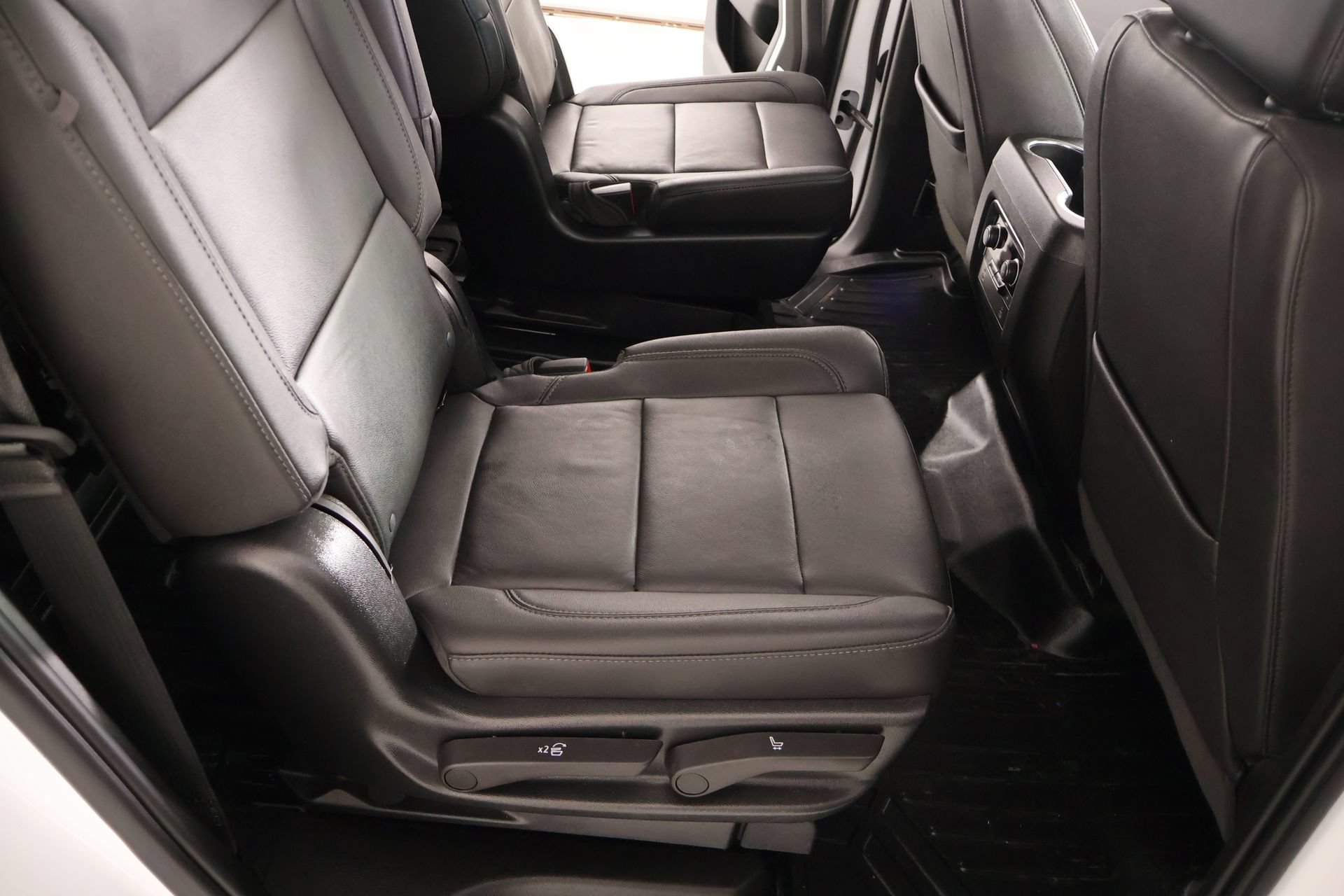 Used 2023 Chevrolet Tahoe Z71 w/ Luxury Package AWD/4WD image 15