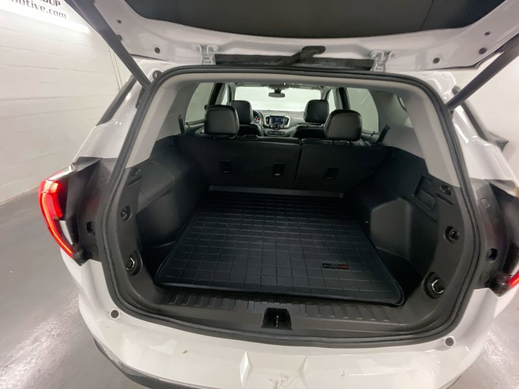 Used 2022 GMC Terrain SLT image 25