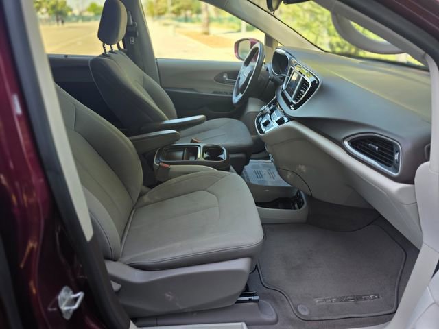 Used 2018 Chrysler Pacifica Touring Plus w/ Tire & Wheel Group image 31