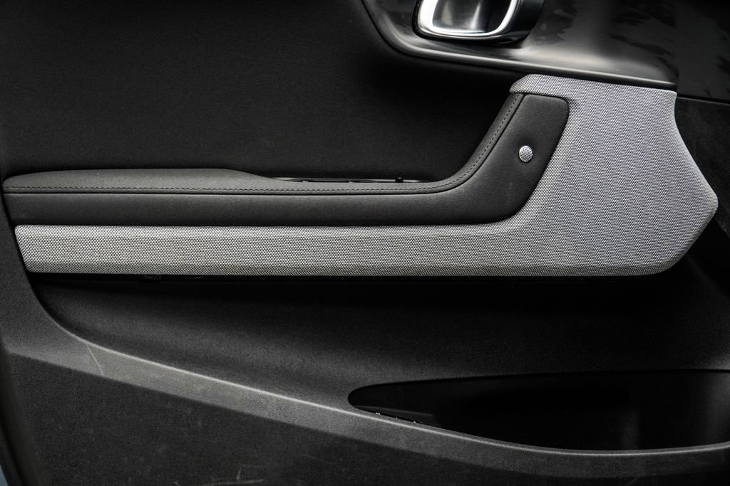 Used 2021 Polestar Polestar 2 w/ Performance Package image 34