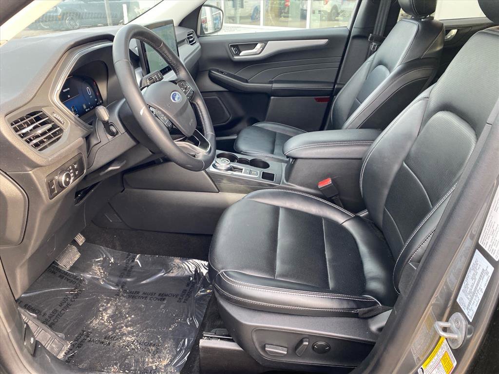 Used 2025 Ford Escape Platinum image 9