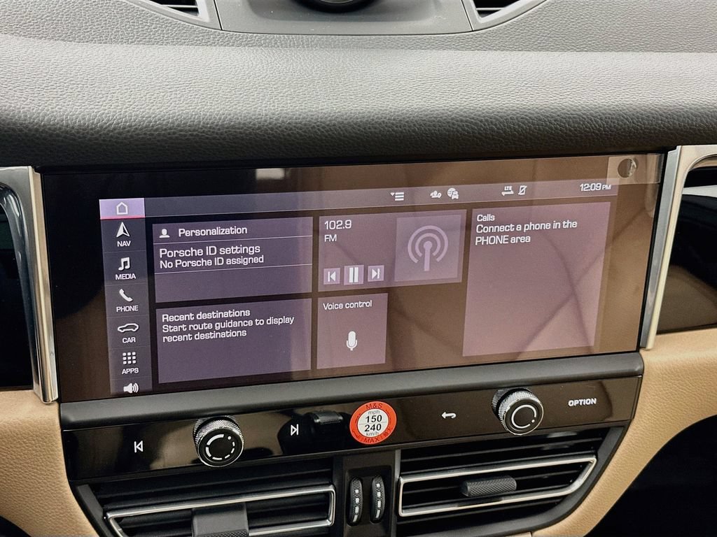 Certified 2026 Porsche Macan AWD/4WD image 15