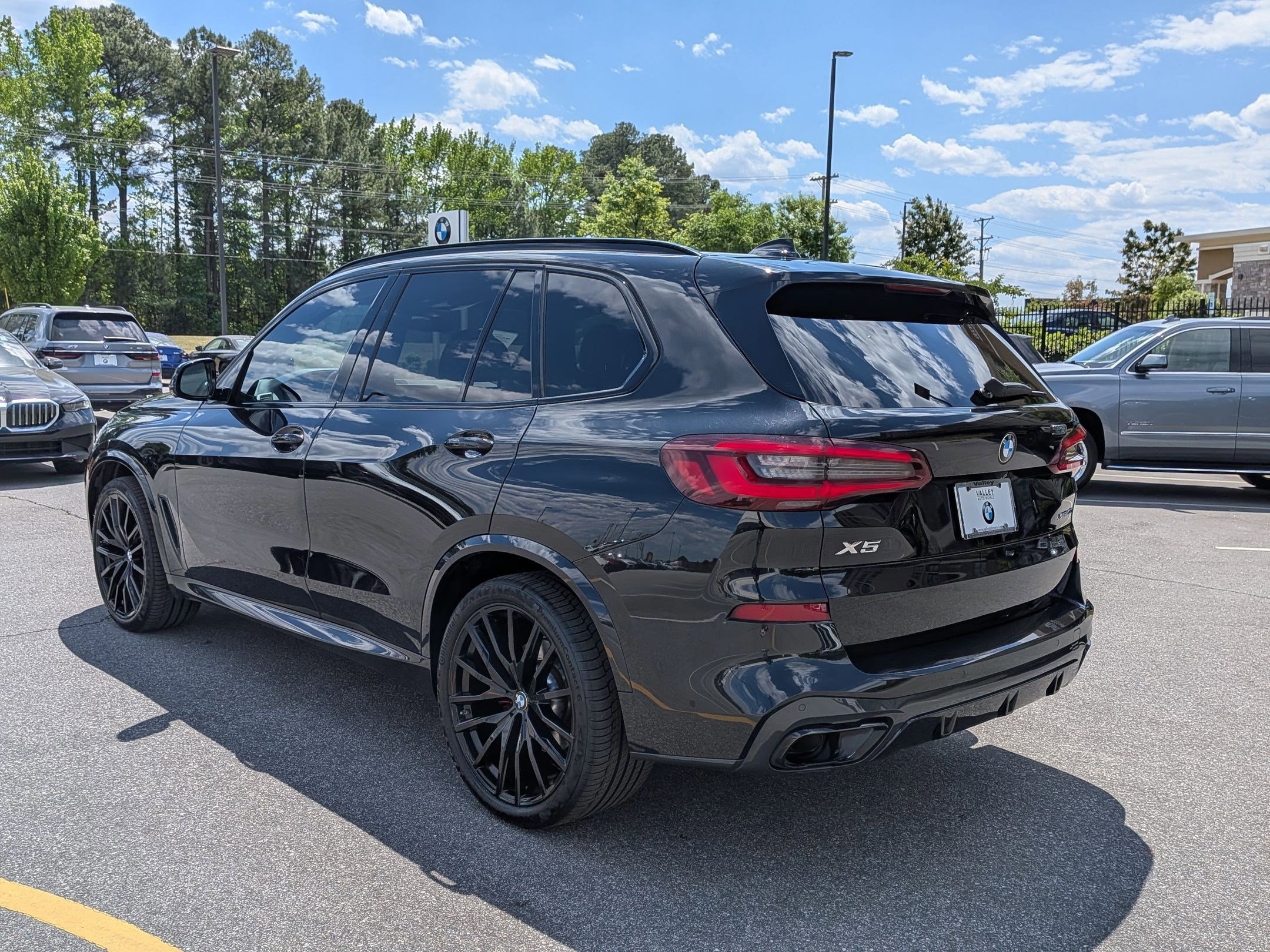 Used 2022 BMW X5 xDrive40i w/ M Sport Package AWD/4WD image 5