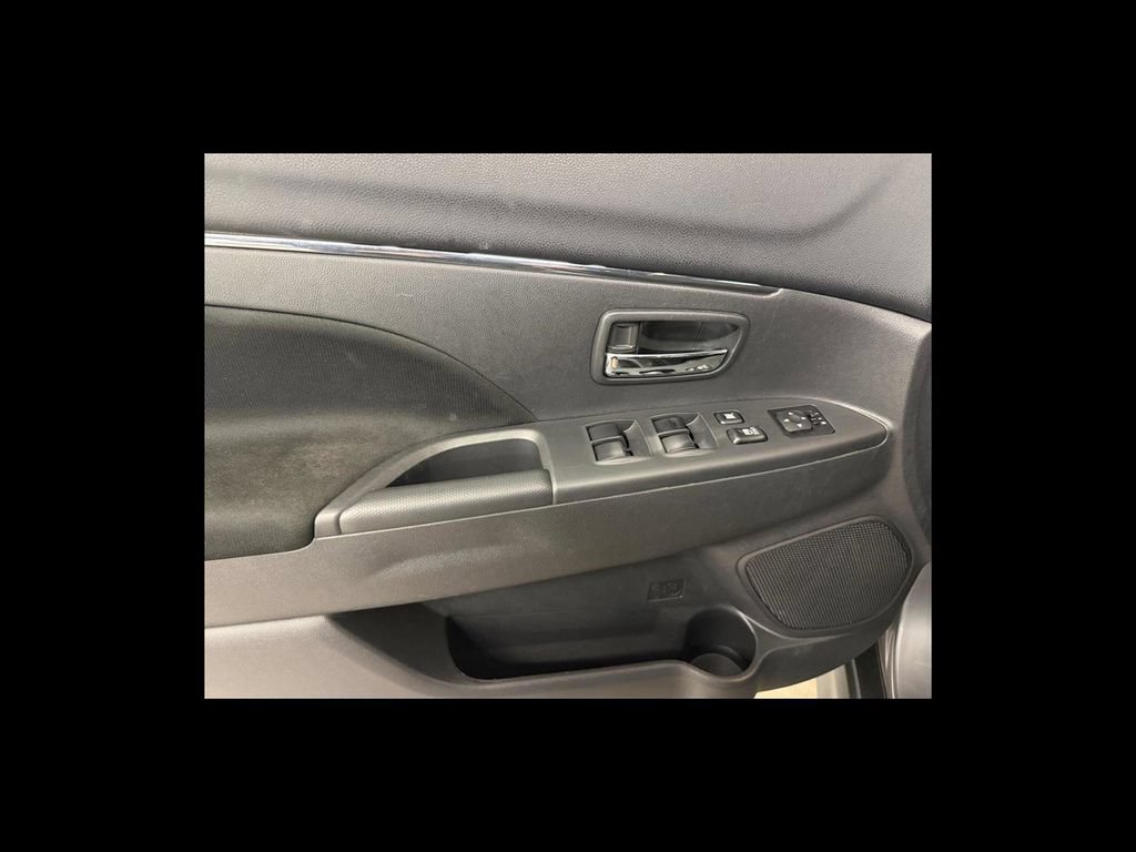 Used 2025 Mitsubishi Outlander Sport ES AWD/4WD image 12