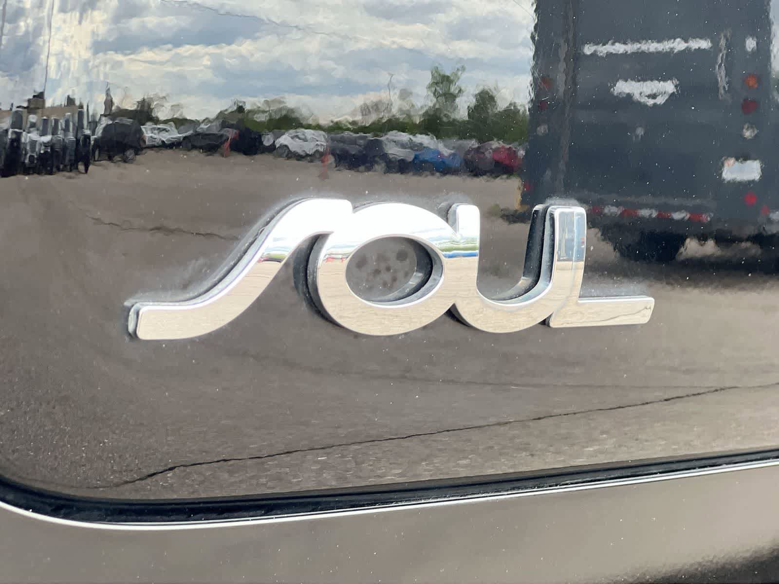 Used 2019 Kia Soul + FWD image 13