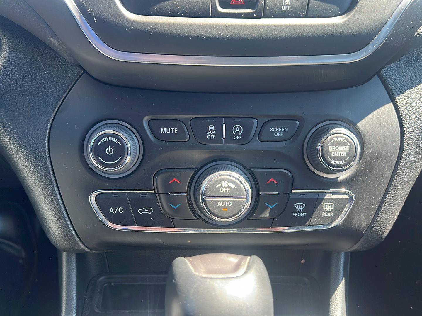 Used 2022 Jeep Cherokee Latitude Lux image 22