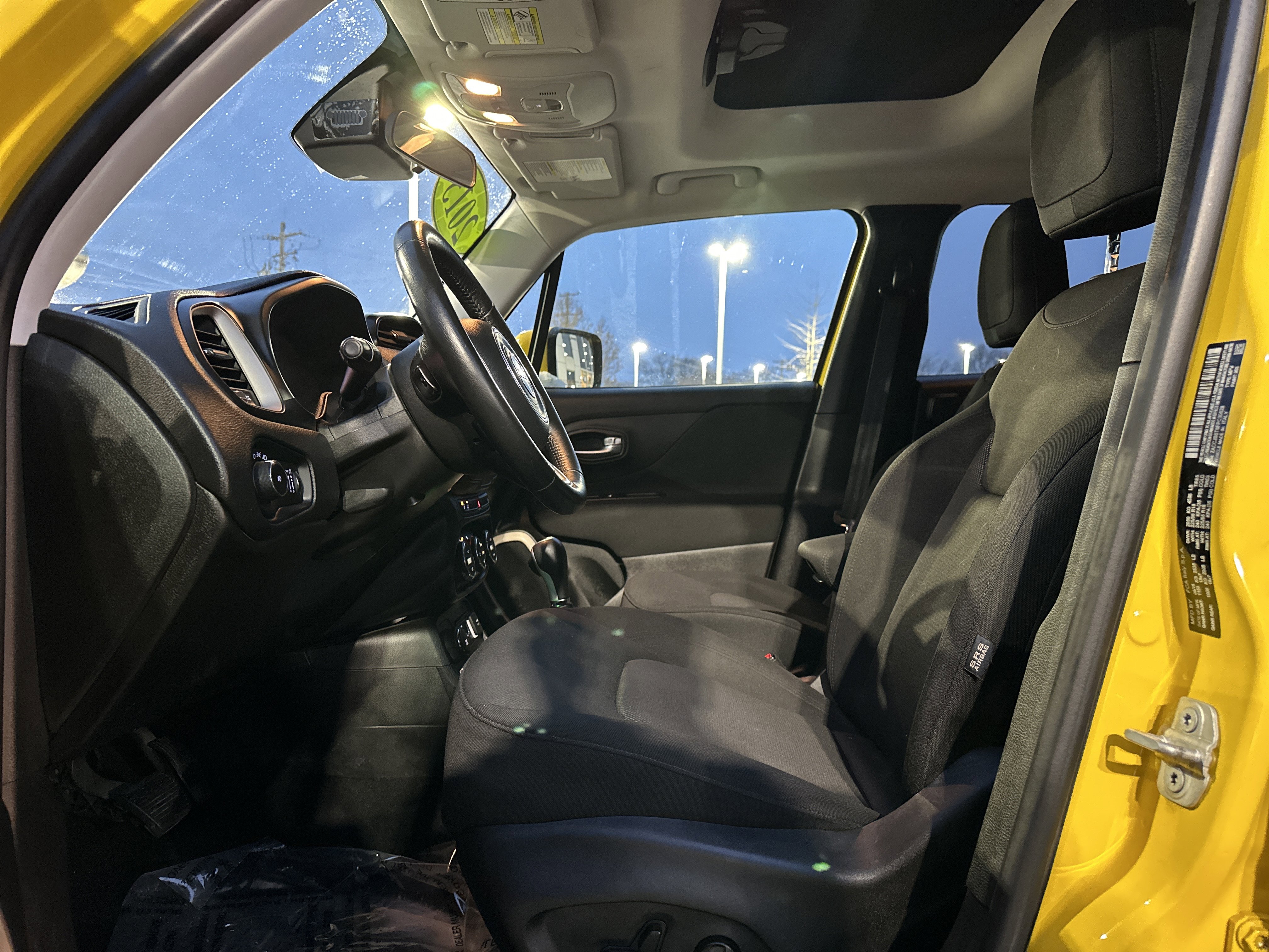 Used 2015 Jeep Renegade Latitude w/ Popular Equipment Group image 17