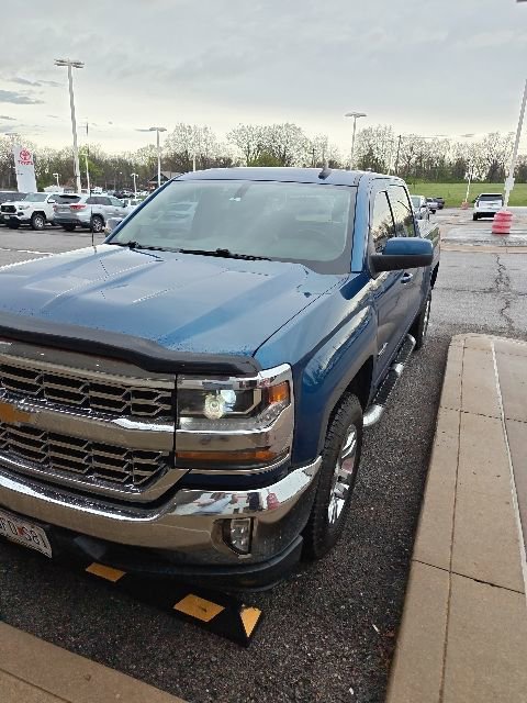 Used 2018 Chevrolet Silverado 1500 LT w/ Texas Edition image 7