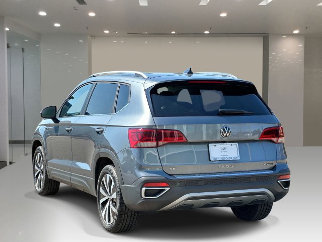 Used 2022 Volkswagen Taos SE w/ Panoramic Sunroof Package FWD image 4
