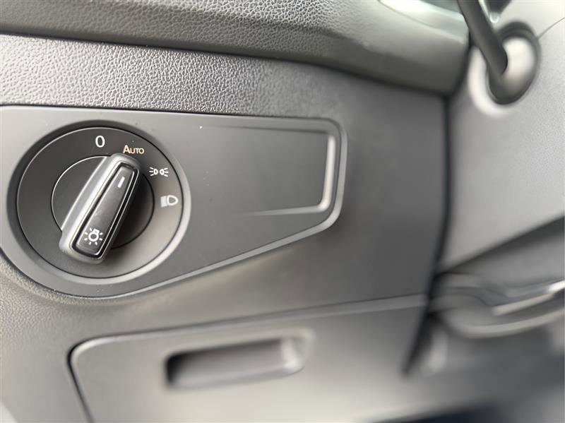 Used 2018 Volkswagen Tiguan S image 31