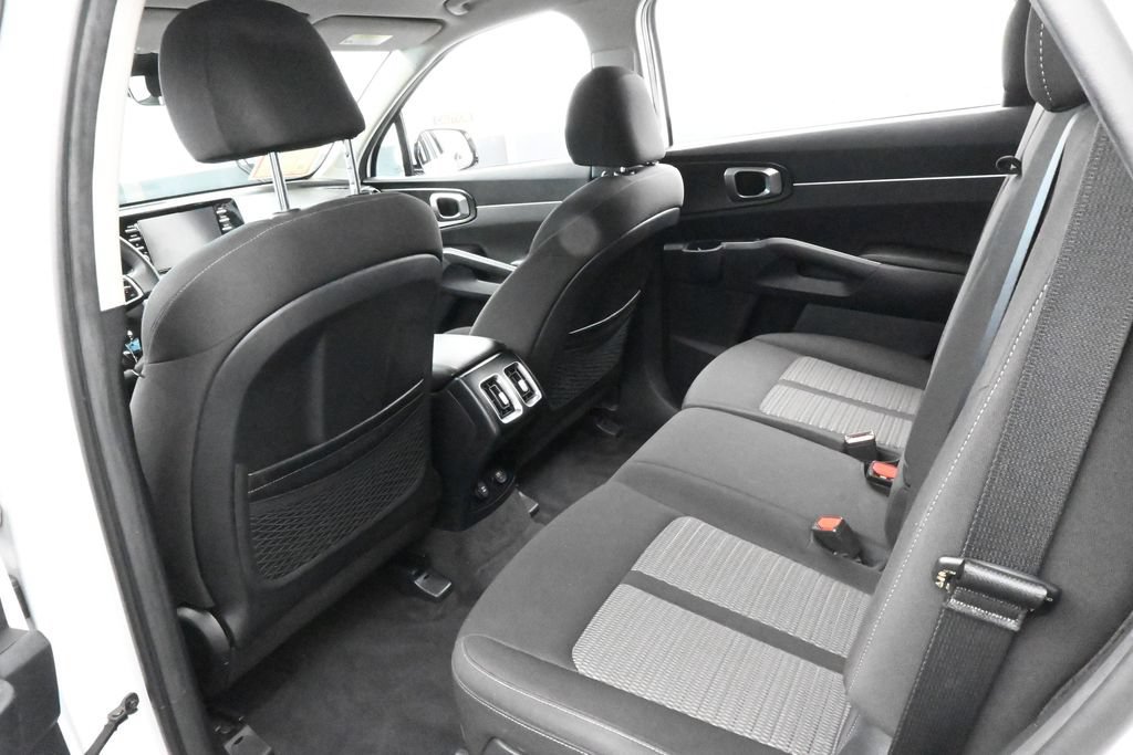 Used 2023 Kia Sorento LX FWD image 33