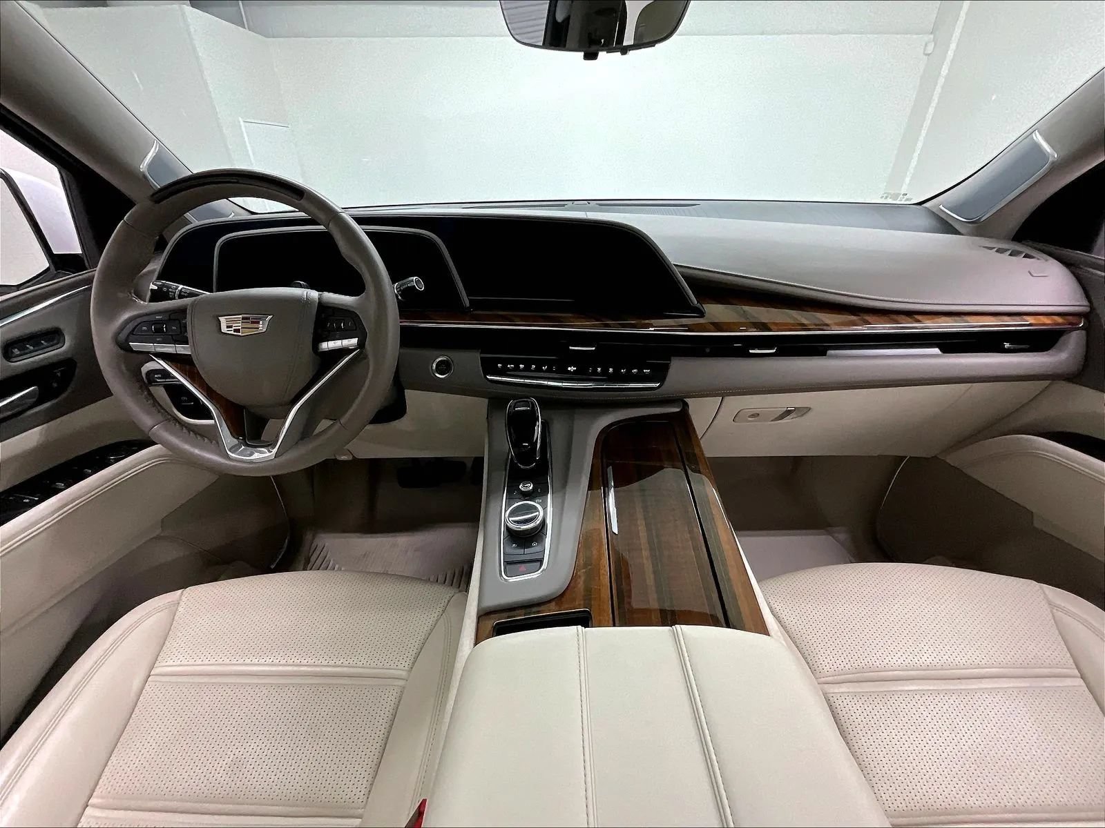 Used 2024 Cadillac Escalade Sport Platinum w/ LPO, ONYX Package AWD/4WD image 2
