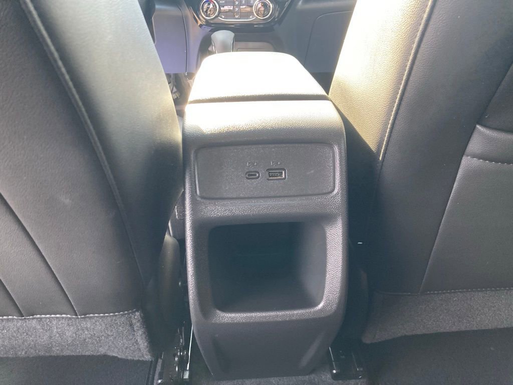 Used 2025 Chevrolet Trax RS w/ Sunroof Package FWD image 23