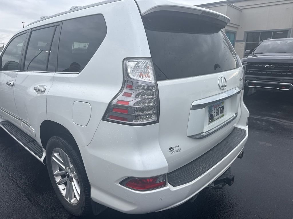 Used 2016 Lexus GX 460 w/ Premium Package image 2